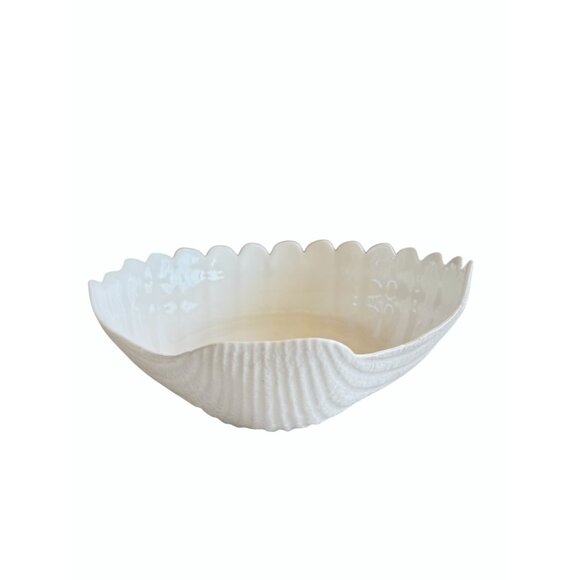 Shell-Shaped Ceramic Bowl Decorative & Functional Design - Picture 3 of 7